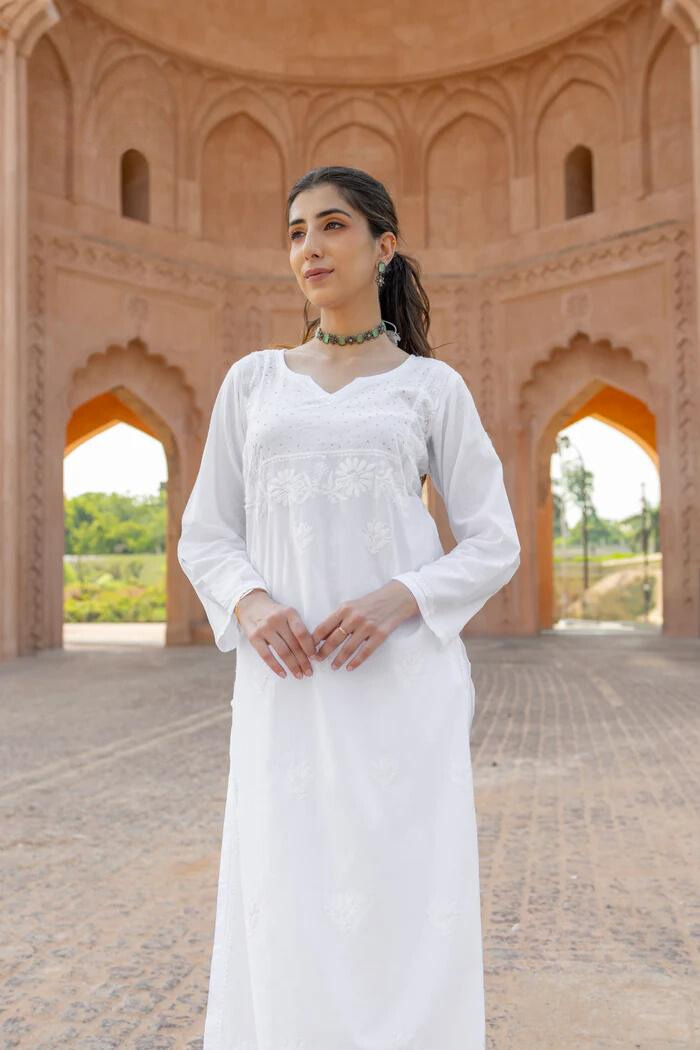 Ethereal Grace: White Mulmul Chikankari Kurta Set by LabelChikankari