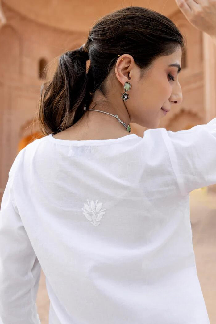 Ethereal Grace: White Mulmul Chikankari Kurta Set by LabelChikankari