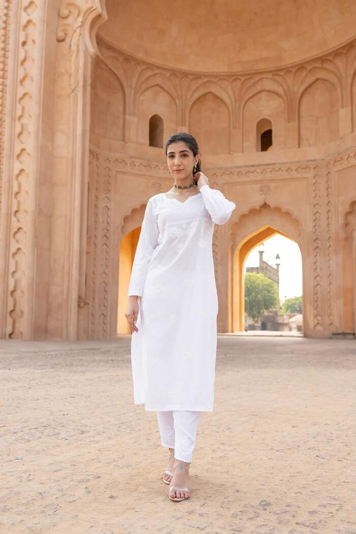 Ethereal Grace: White Mulmul Chikankari Kurta Set by LabelChikankari