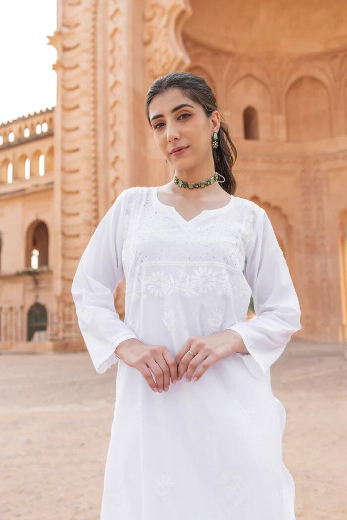 Ethereal Grace: White Mulmul Chikankari Kurta Set by LabelChikankari