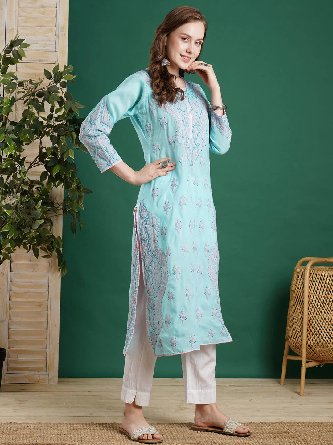 Gracefully Handcrafted Cotton Lucknowi Chikankari Straight Kurta