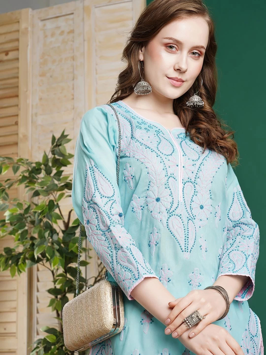 Gracefully Handcrafted Cotton Lucknowi Chikankari Straight Kurta