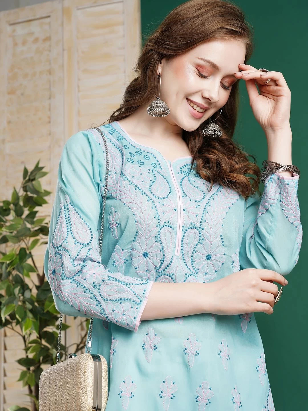 Gracefully Handcrafted Cotton Lucknowi Chikankari Straight Kurta