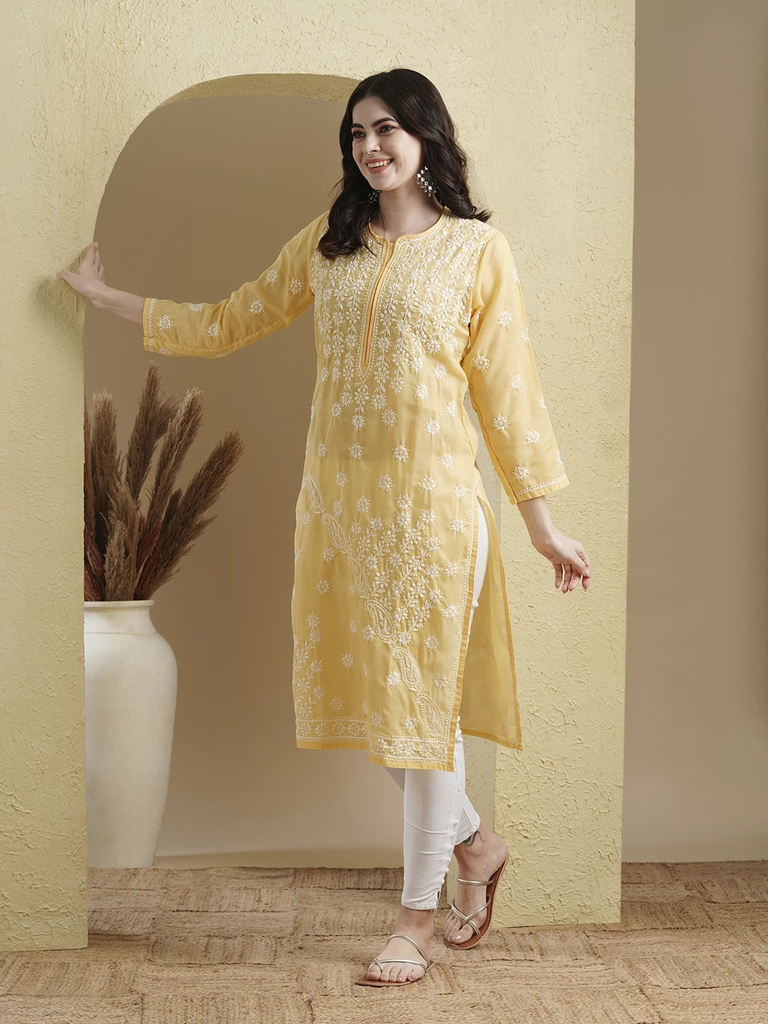 Handcrafted Lucknowi Chikankari Kurta with Ulti Bakhiya and Ghaspatti