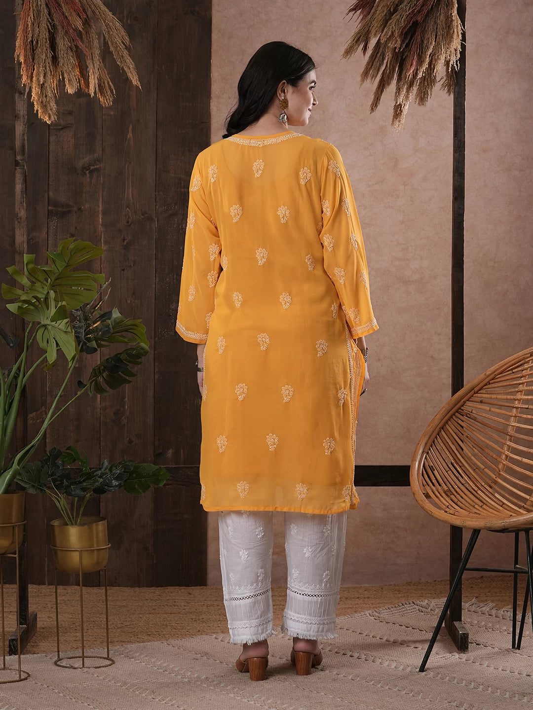 Luxurious Hand-Embroidered Lucknowi Chikankari Kurta in Georgette Fabric