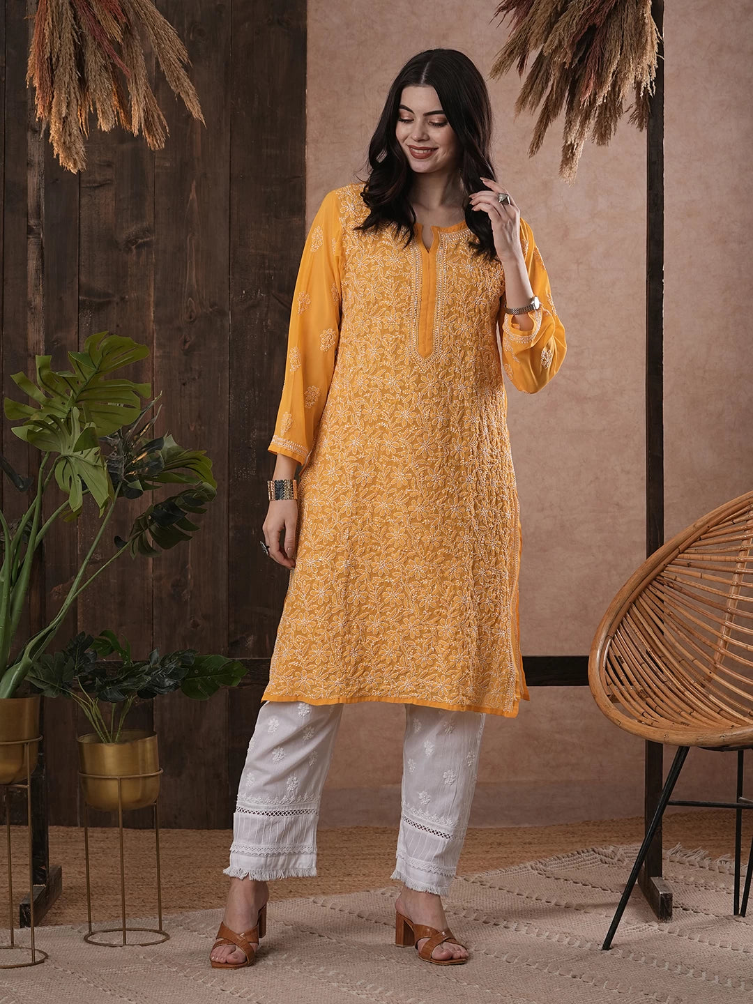 Luxurious Hand-Embroidered Lucknowi Chikankari Kurta in Georgette Fabric