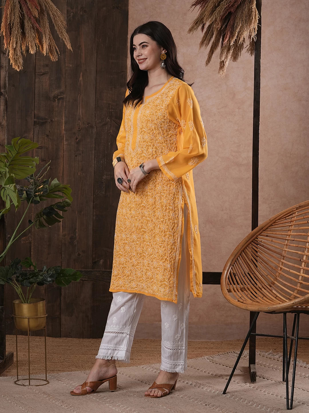 Luxurious Hand-Embroidered Lucknowi Chikankari Kurta in Georgette Fabric