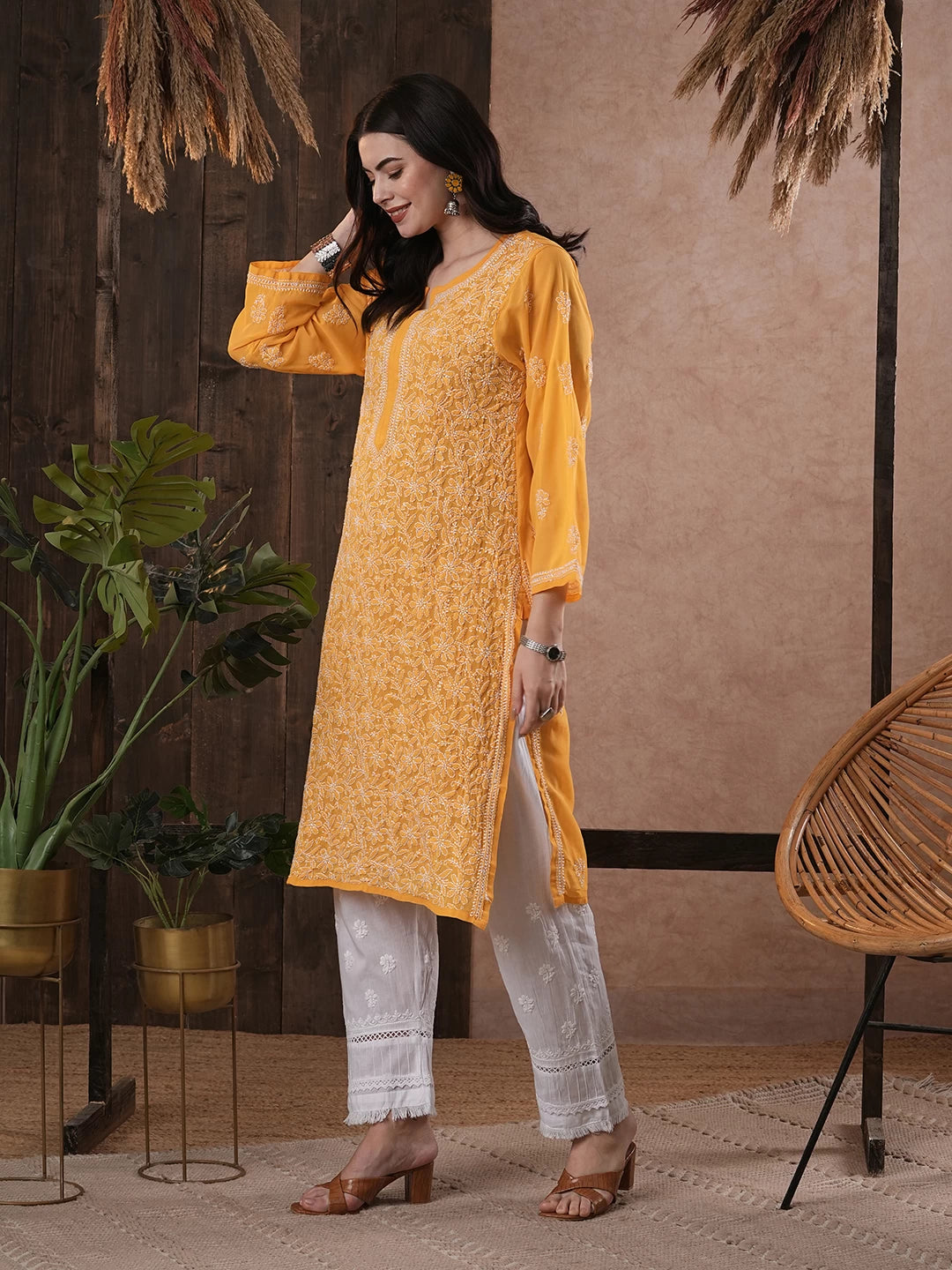 Luxurious Hand-Embroidered Lucknowi Chikankari Kurta in Georgette Fabric