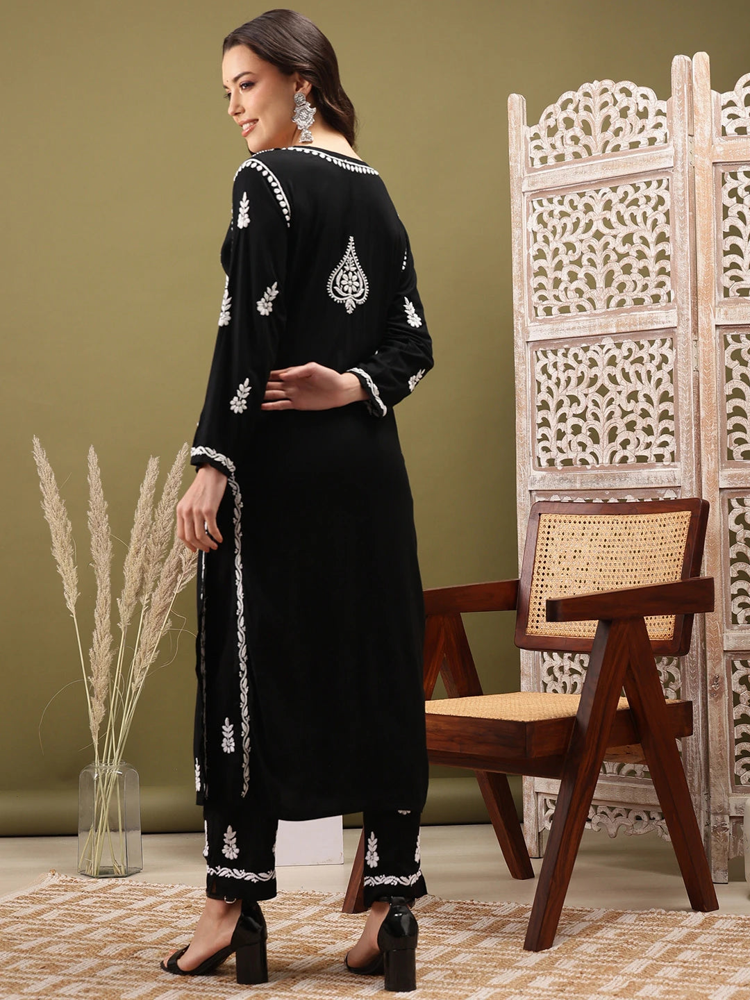 Graceful Handcrafted Rayon Chikankari Kurta Set for Timeless Elegance