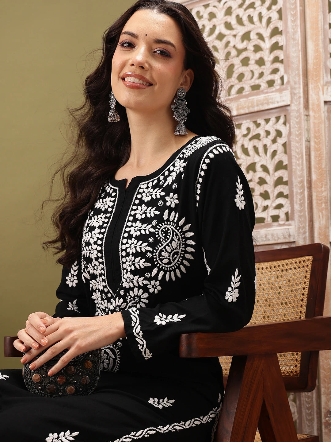 Graceful Handcrafted Rayon Chikankari Kurta Set for Timeless Elegance