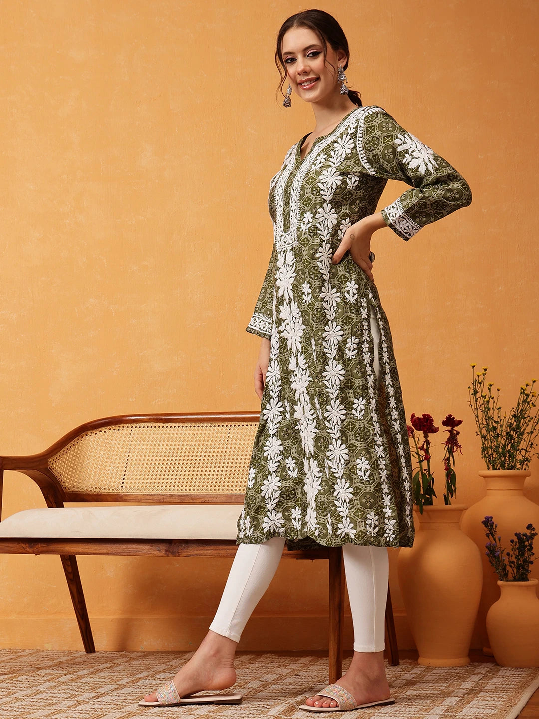 Hand-Embroidered Chanderi Straight Kurta for Modern Sophistication