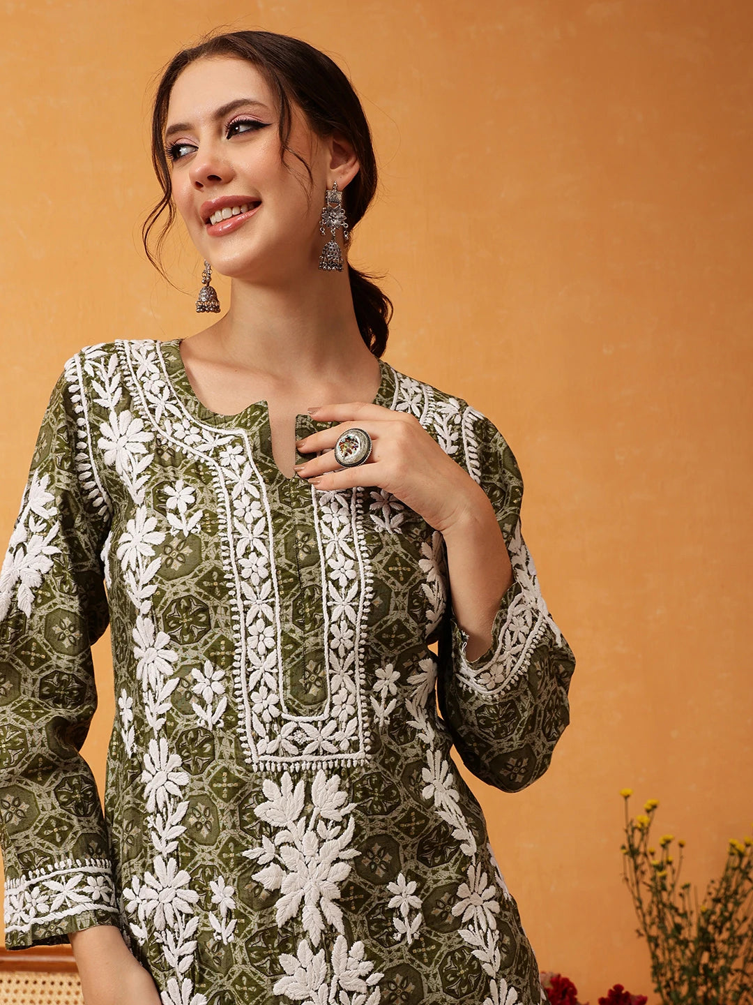 Hand-Embroidered Chanderi Straight Kurta for Modern Sophistication