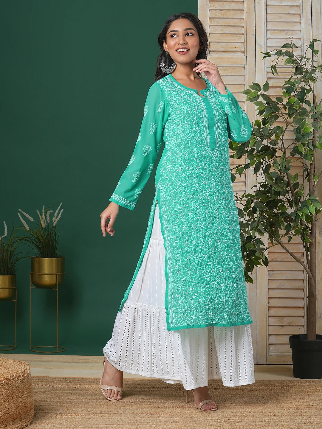 Luxurious Hand-Embroidered Lucknowi Chikankari Kurta in Georgette Fabric