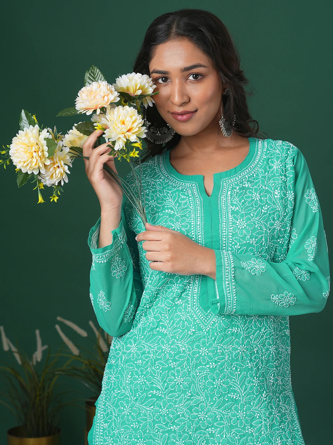 Luxurious Hand-Embroidered Lucknowi Chikankari Kurta in Georgette Fabric