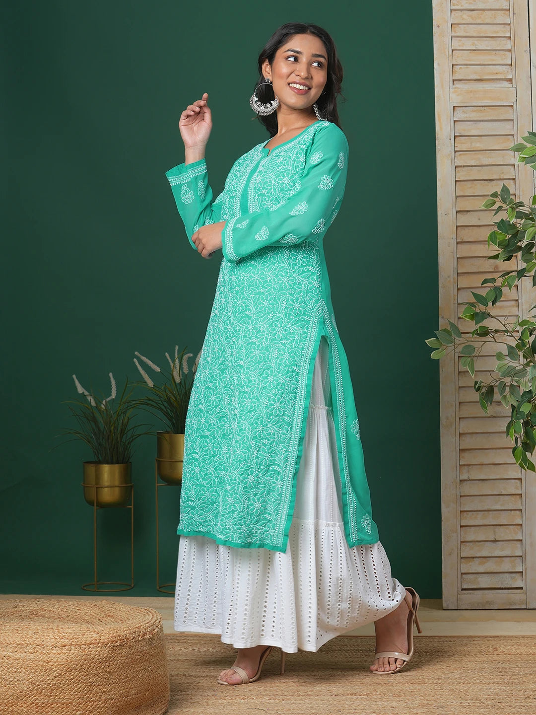 Luxurious Hand-Embroidered Lucknowi Chikankari Kurta in Georgette Fabric