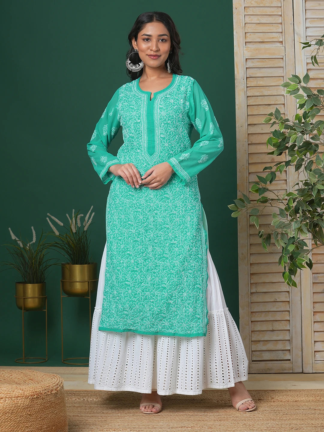 Luxurious Hand-Embroidered Lucknowi Chikankari Kurta in Georgette Fabric