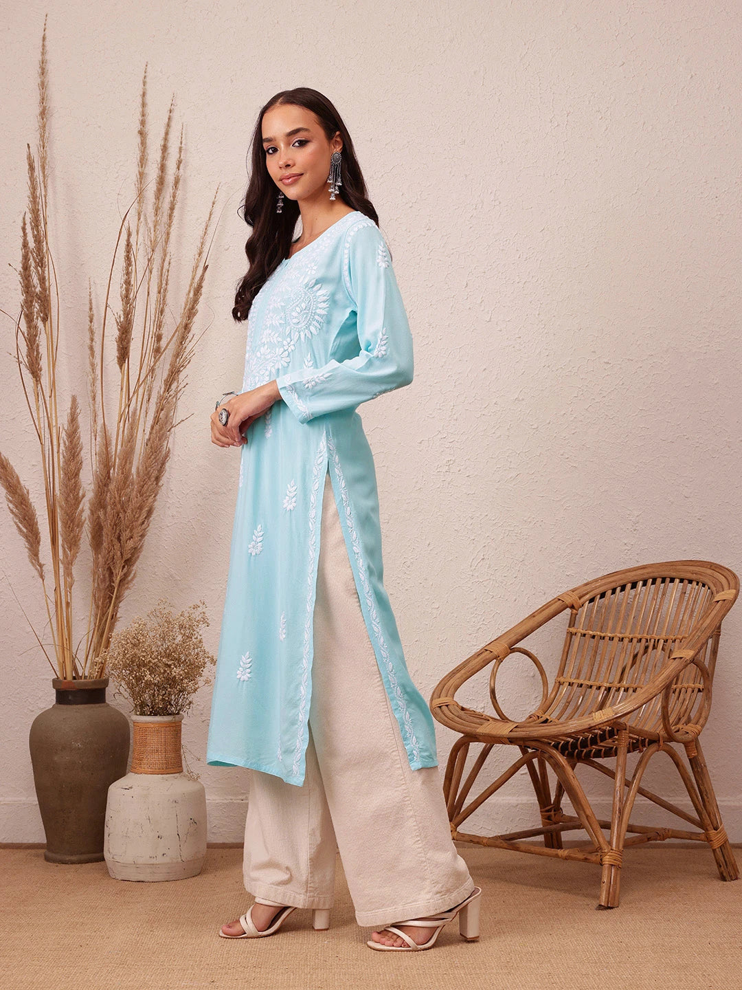 Graceful Handcrafted Rayon Kurta with Intricate Chikankari Work