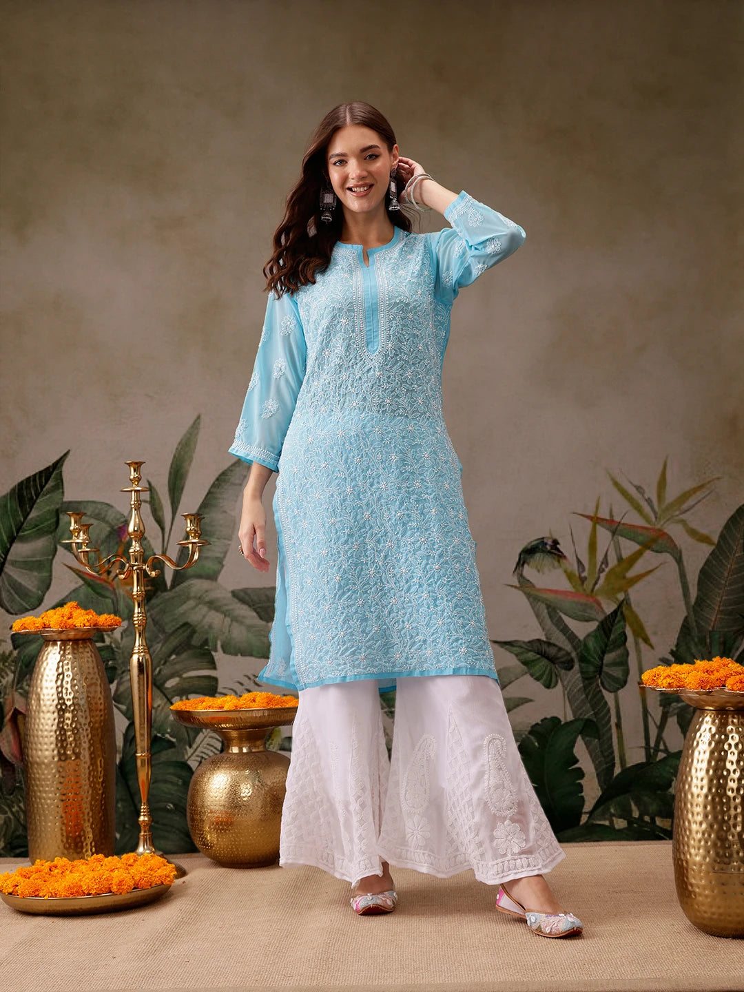 Luxurious Hand-Embroidered Lucknowi Chikankari Kurta in Georgette Fabric