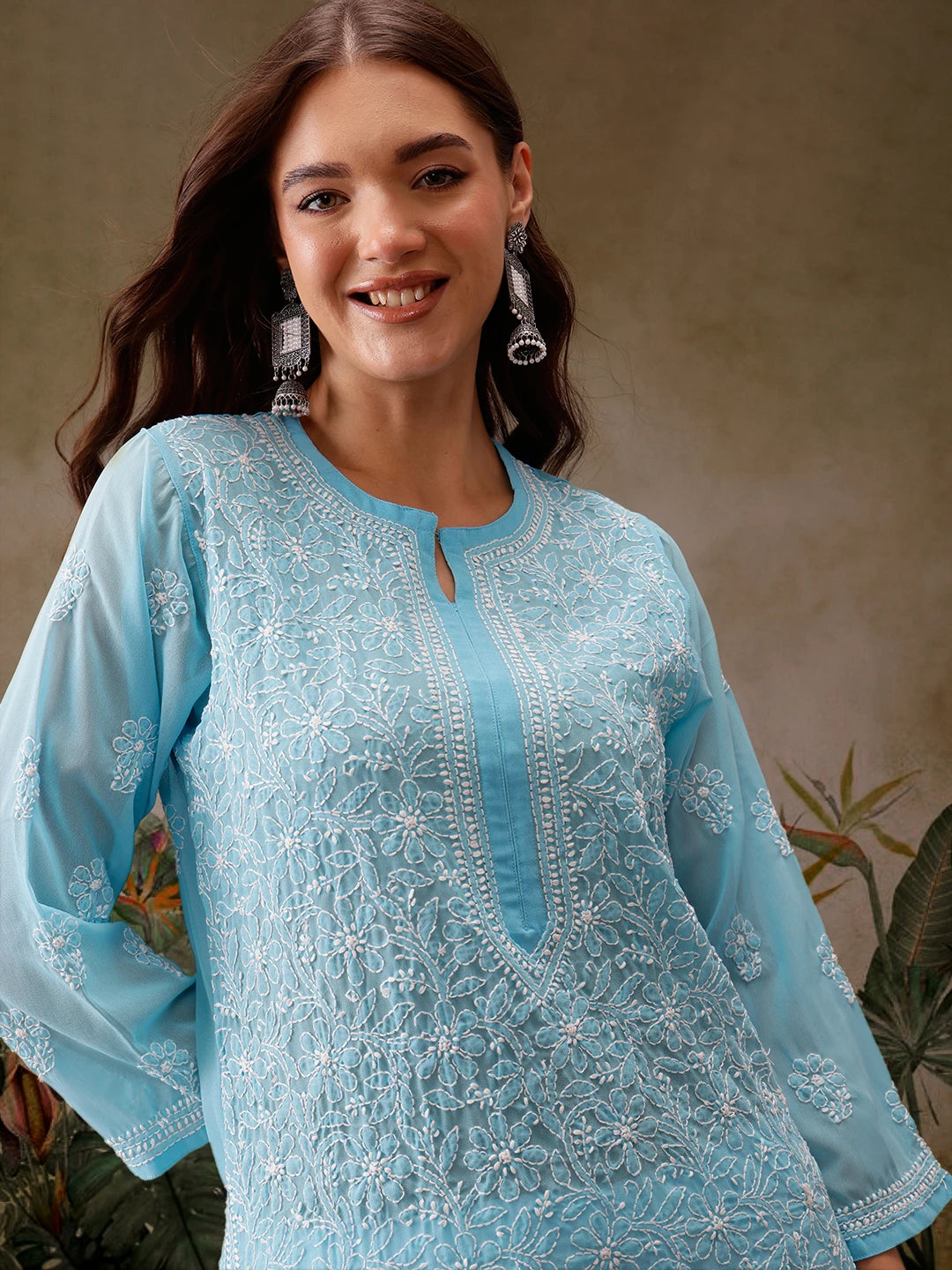 Luxurious Hand-Embroidered Lucknowi Chikankari Kurta in Georgette Fabric