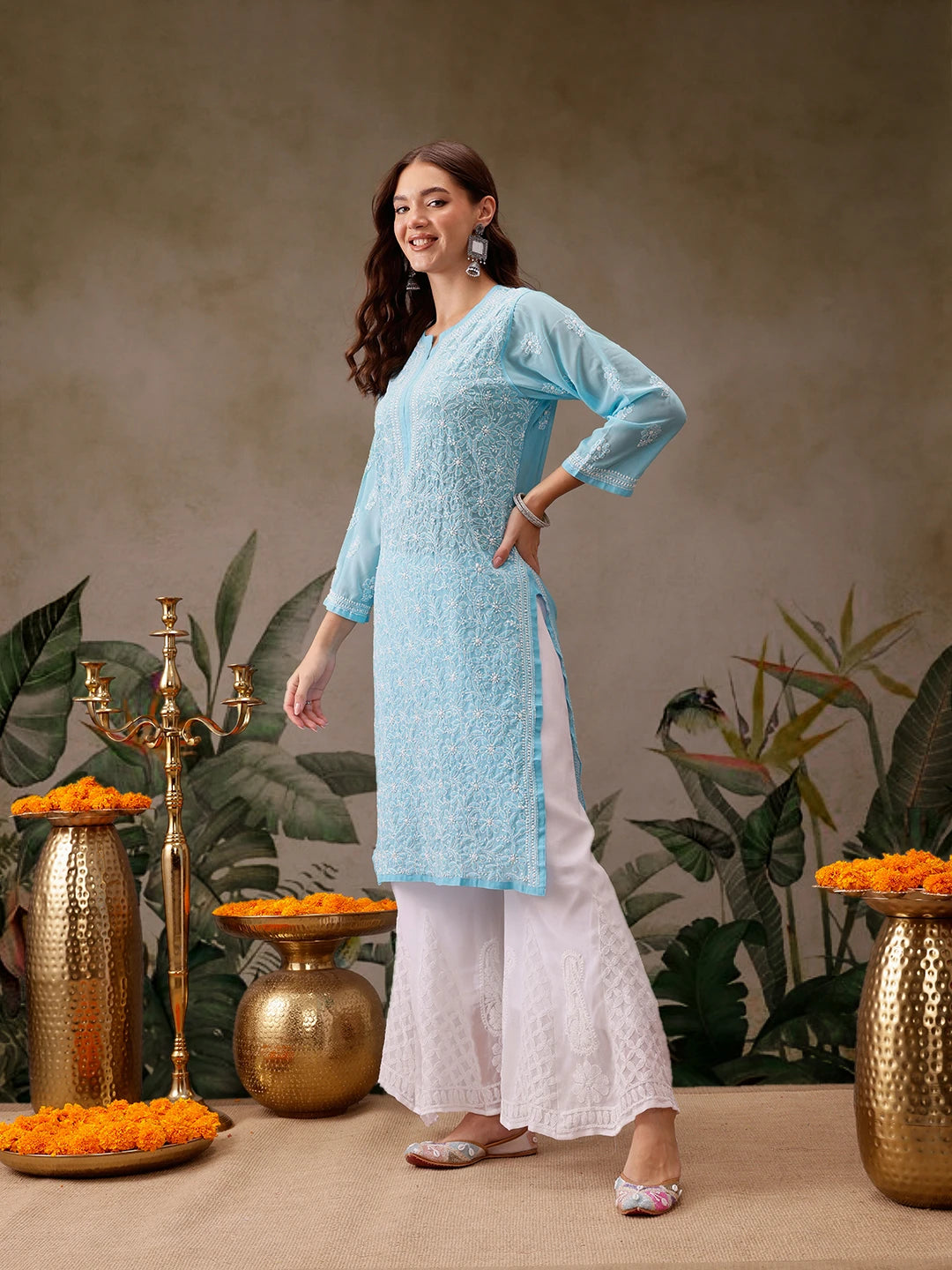 Luxurious Hand-Embroidered Lucknowi Chikankari Kurta in Georgette Fabric