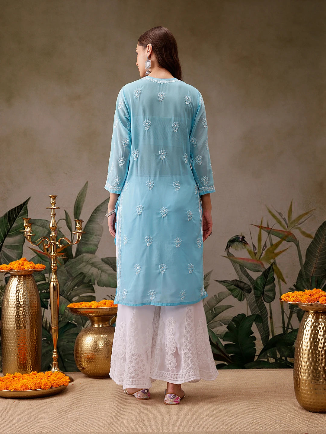 Luxurious Hand-Embroidered Lucknowi Chikankari Kurta in Georgette Fabric