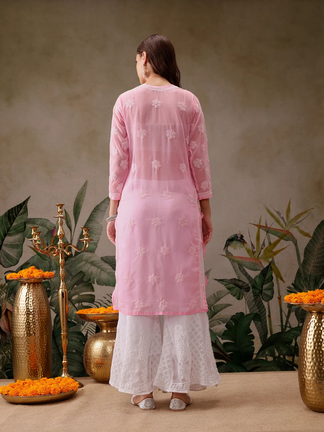 Luxurious Hand-Embroidered Lucknowi Chikankari Kurta in Georgette Fabric