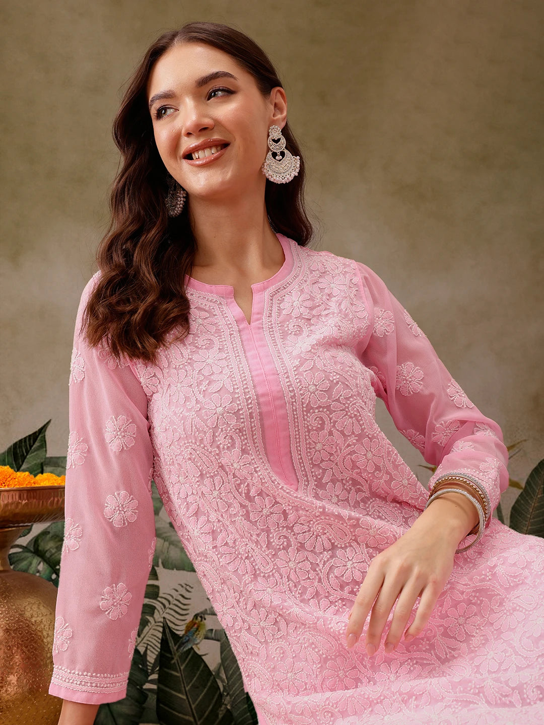 Luxurious Hand-Embroidered Lucknowi Chikankari Kurta in Georgette Fabric