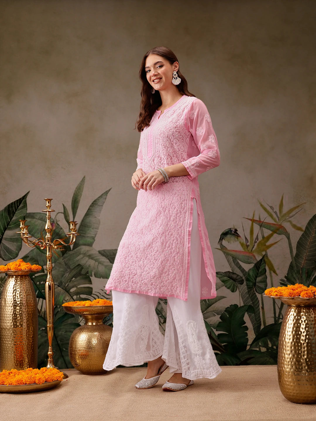 Luxurious Hand-Embroidered Lucknowi Chikankari Kurta in Georgette Fabric