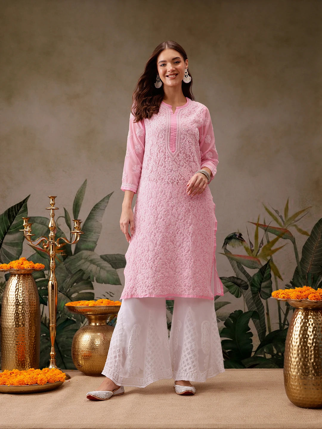 Luxurious Hand-Embroidered Lucknowi Chikankari Kurta in Georgette Fabric