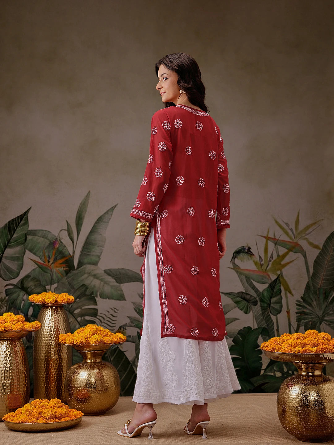 Luxurious Hand-Embroidered Lucknowi Chikankari Kurta in Georgette Fabric