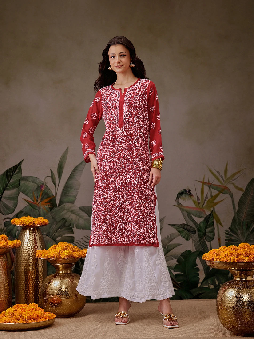 Luxurious Hand-Embroidered Lucknowi Chikankari Kurta in Georgette Fabric