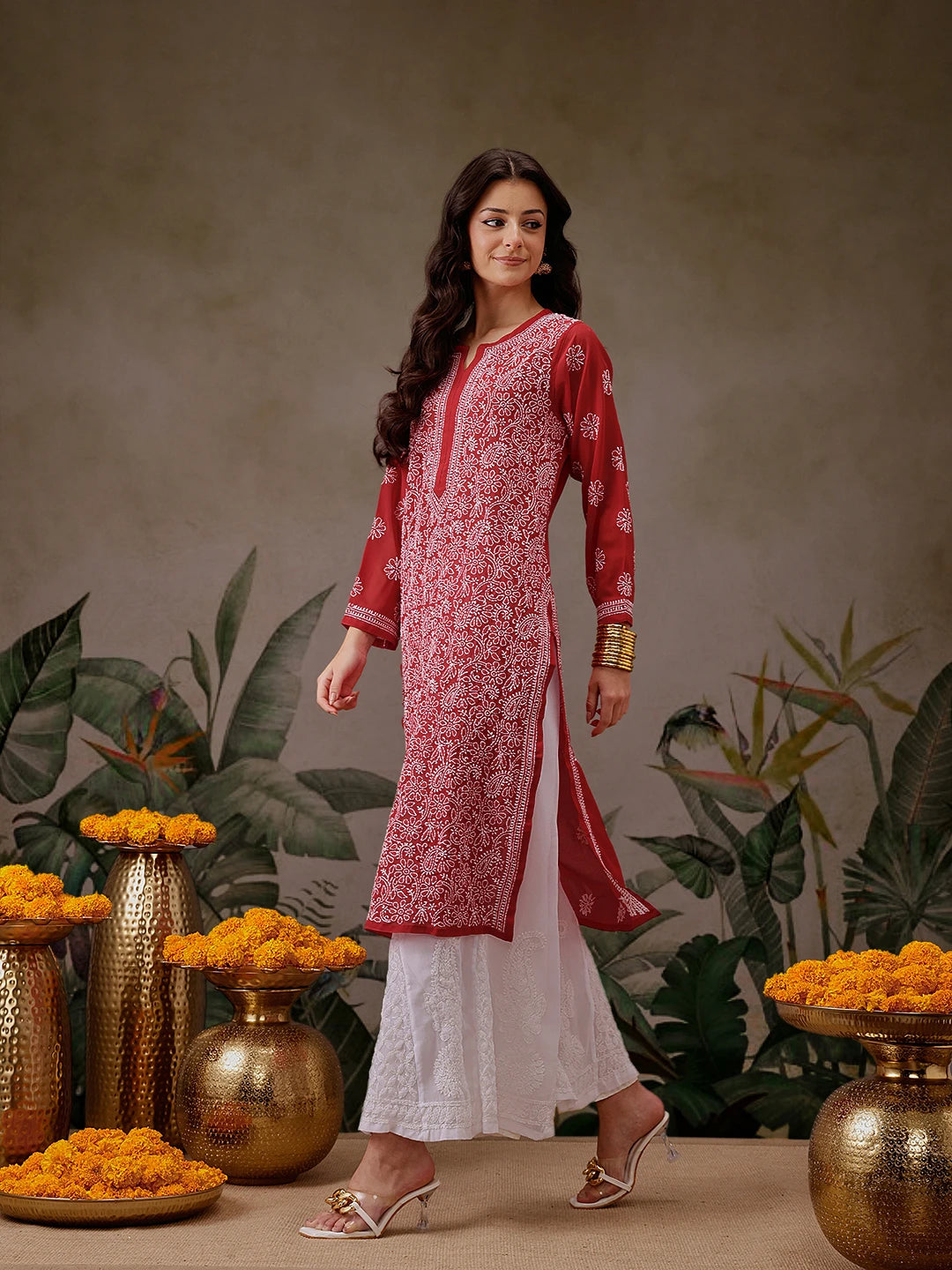 Luxurious Hand-Embroidered Lucknowi Chikankari Kurta in Georgette Fabric