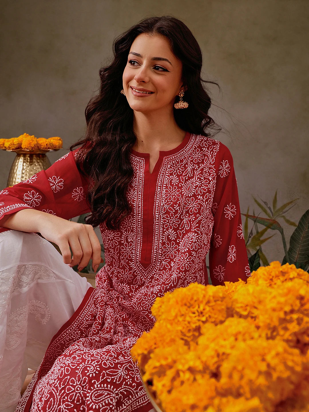 Luxurious Hand-Embroidered Lucknowi Chikankari Kurta in Georgette Fabric