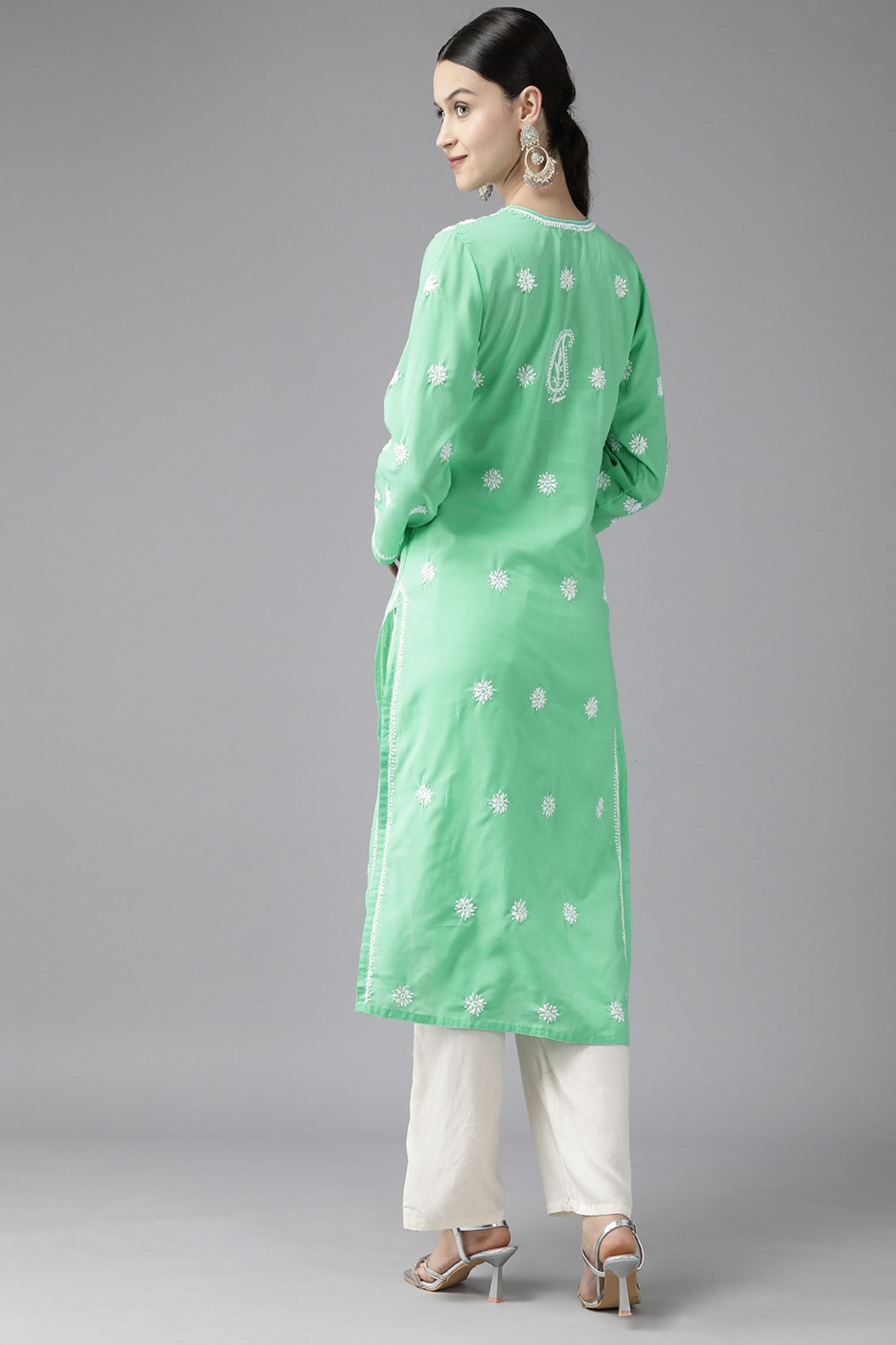 Handcrafted Lucknowi Chikankari Kurta with Ulti Bakhiya and Ghaspatti