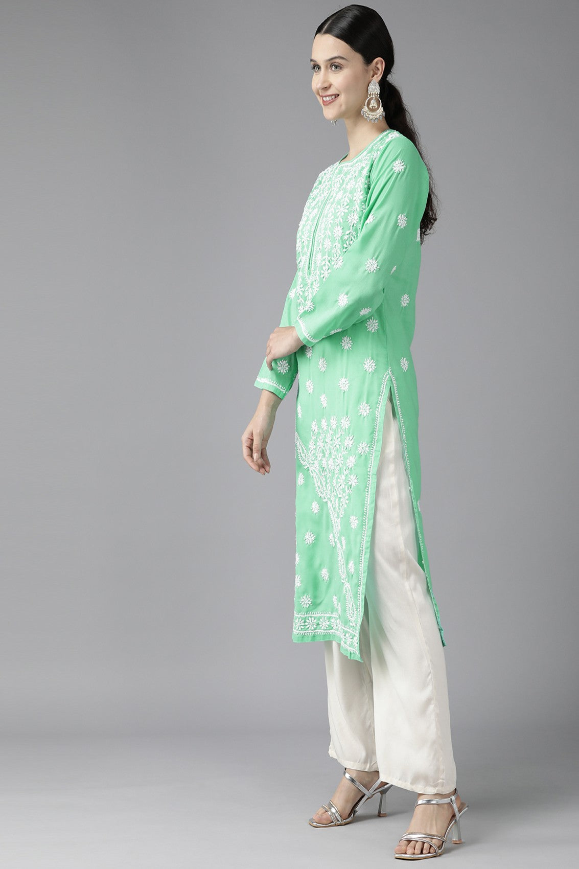 Handcrafted Lucknowi Chikankari Kurta with Ulti Bakhiya and Ghaspatti