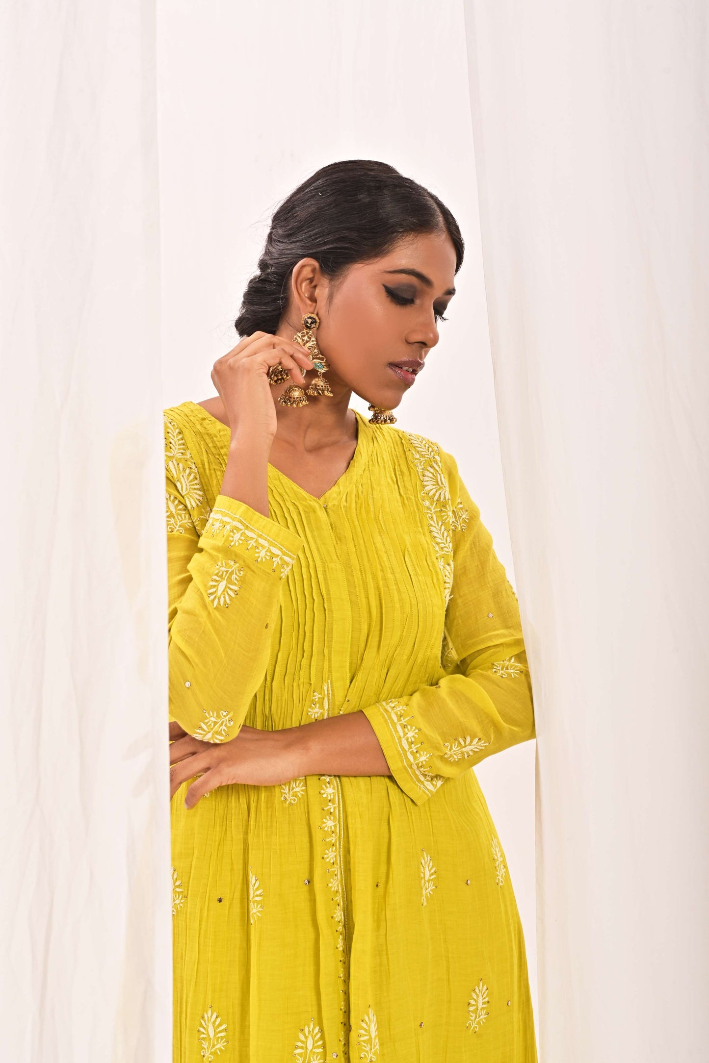 Tailored A-Line Kurti and Pants Set for Festive Elegance