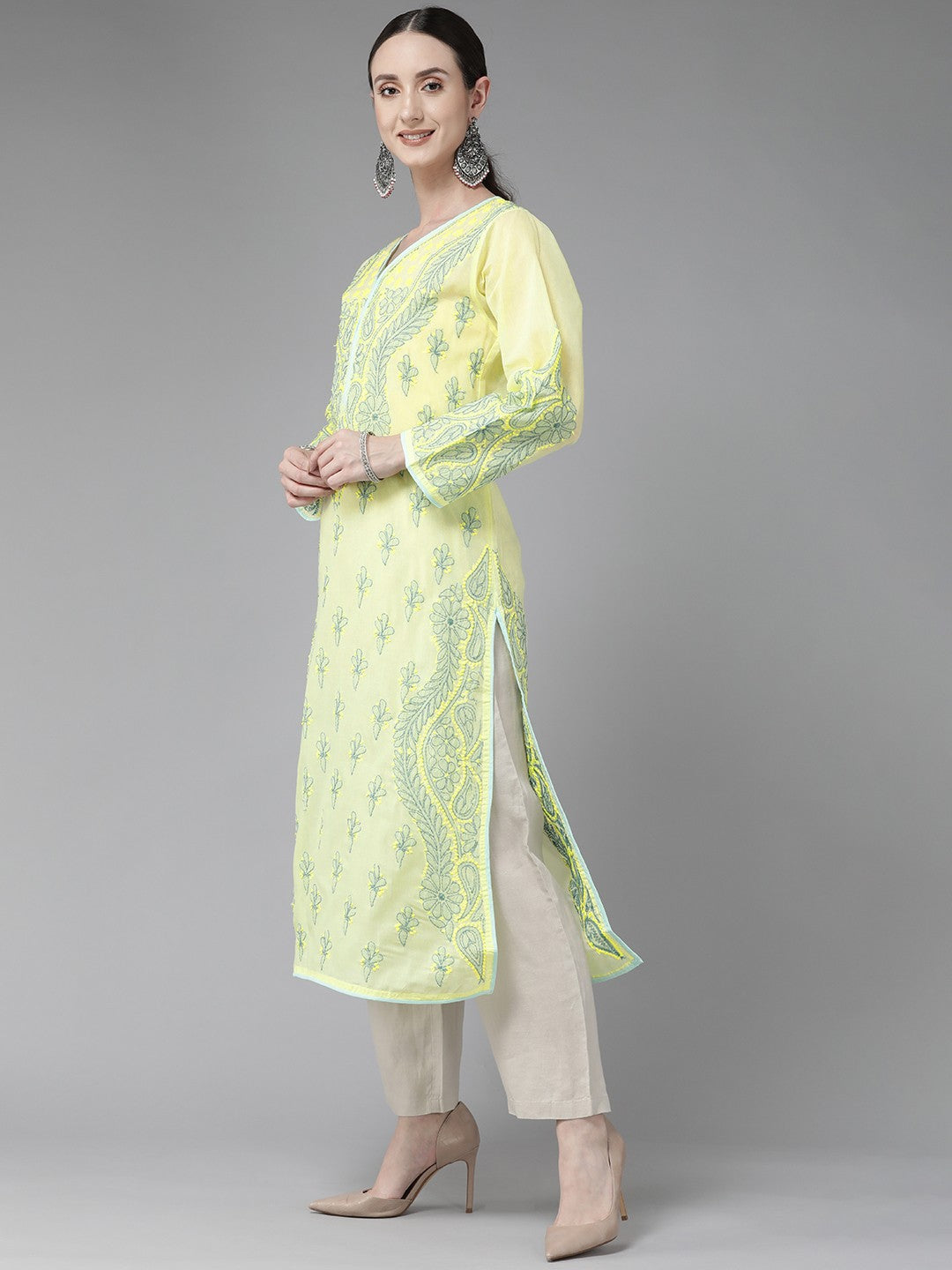 Gracefully Handcrafted Cotton Lucknowi Chikankari Straight Kurta